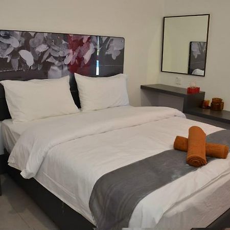 Oyo 90265 Hotel Ventura Kangar Extérieur photo