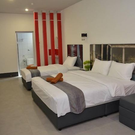 Oyo 90265 Hotel Ventura Kangar Extérieur photo